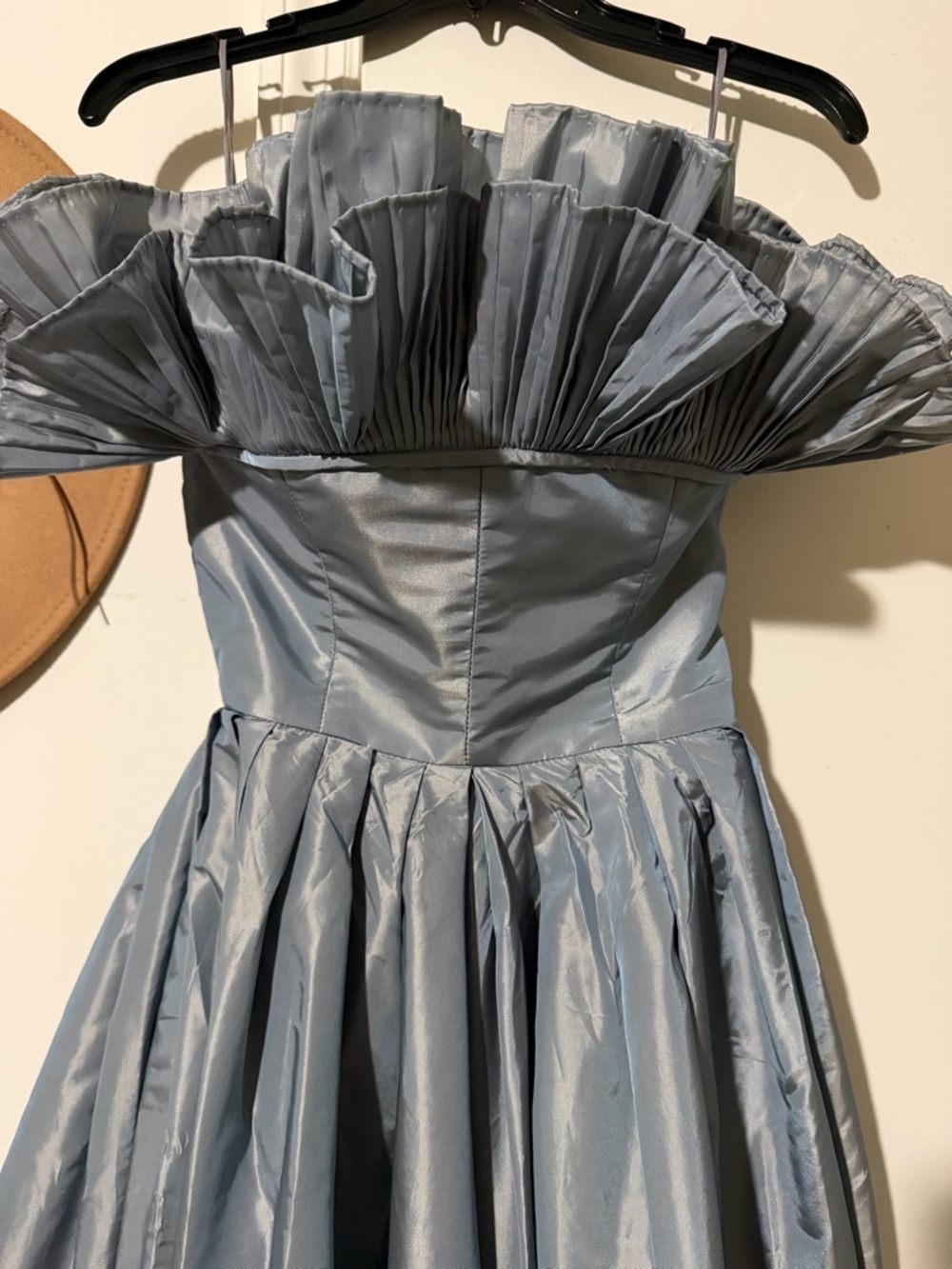 Vintage Elegance Victor Costa Strapless Iridescent Steel Gray Gown - Picture 4 of 10